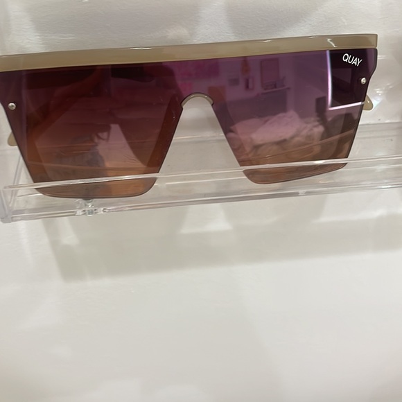 Quay Sunglasses - Picture 2 of 2